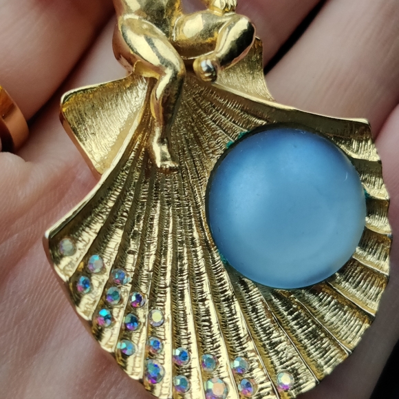 🐚 Vintage Kirk's Folly AB crystal and blue moon glow shell brooch - Picture 8 of 10